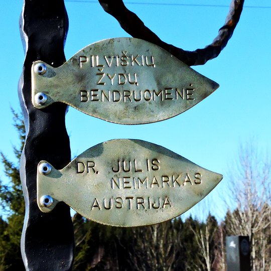 Pilviskiu medis. Neimarkas. Litvaku atminimo sodas. E.Bunkos n.JPG