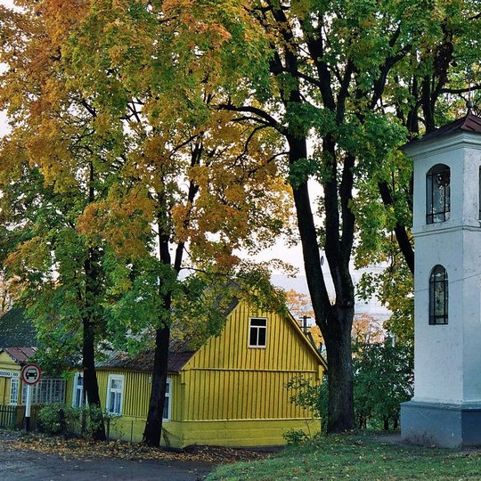 Žemaičių Kalvarija. Mūro kryžius