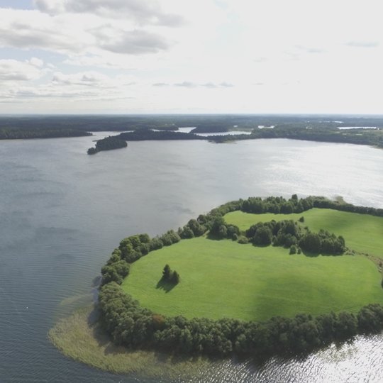 Viduramžių gyvenvietės vieta - Šventorkalnyje iš drono