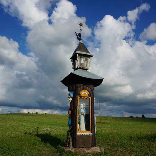 Koplytėlė Godelių kaime. Autoriai - Jonušai.