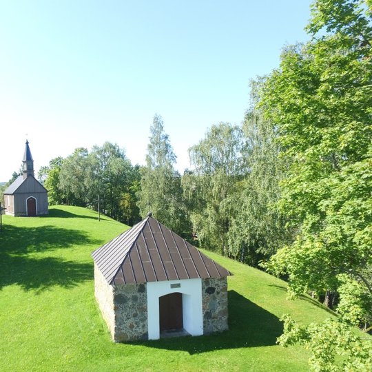 Žemaičių Kalvarijos piliakalnis su koplyčiomis
