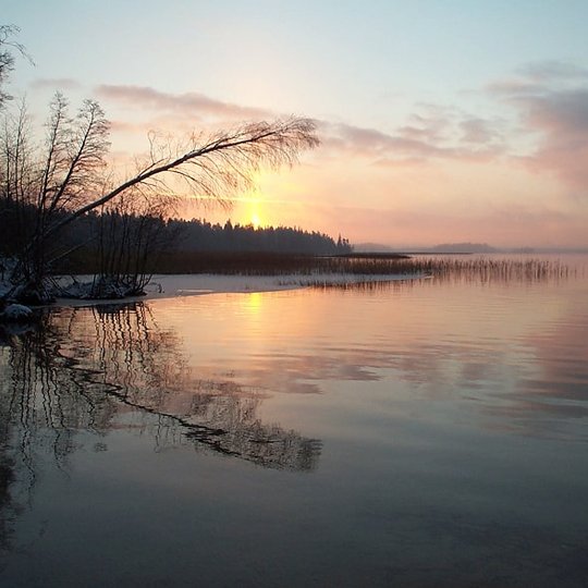 Saulėlydis ežere