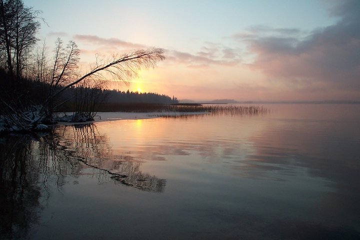 Saulėlydis ežere