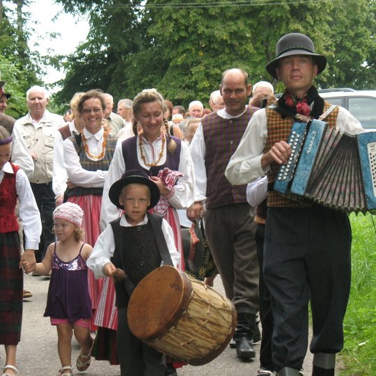 Folkloro ansamblis "Platelee" - žolinės atlaiduose Beržore