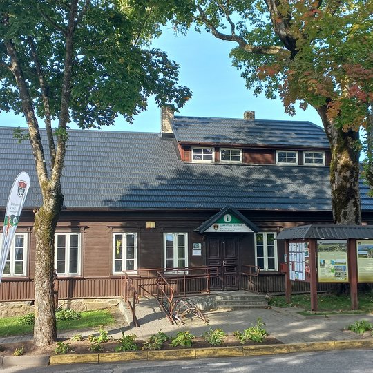 Platelių lankytojų centro pastatas