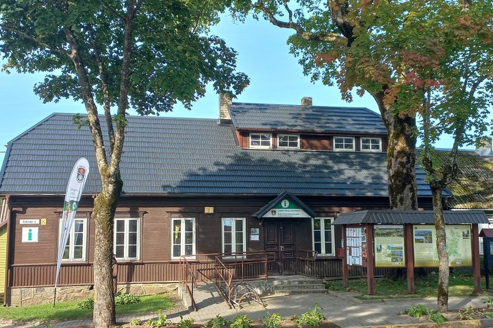 Platelių lankytojų centro pastatas