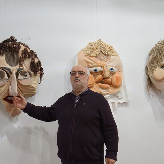 Apie teatro kaukes pasakoja vyras iš Kelmės