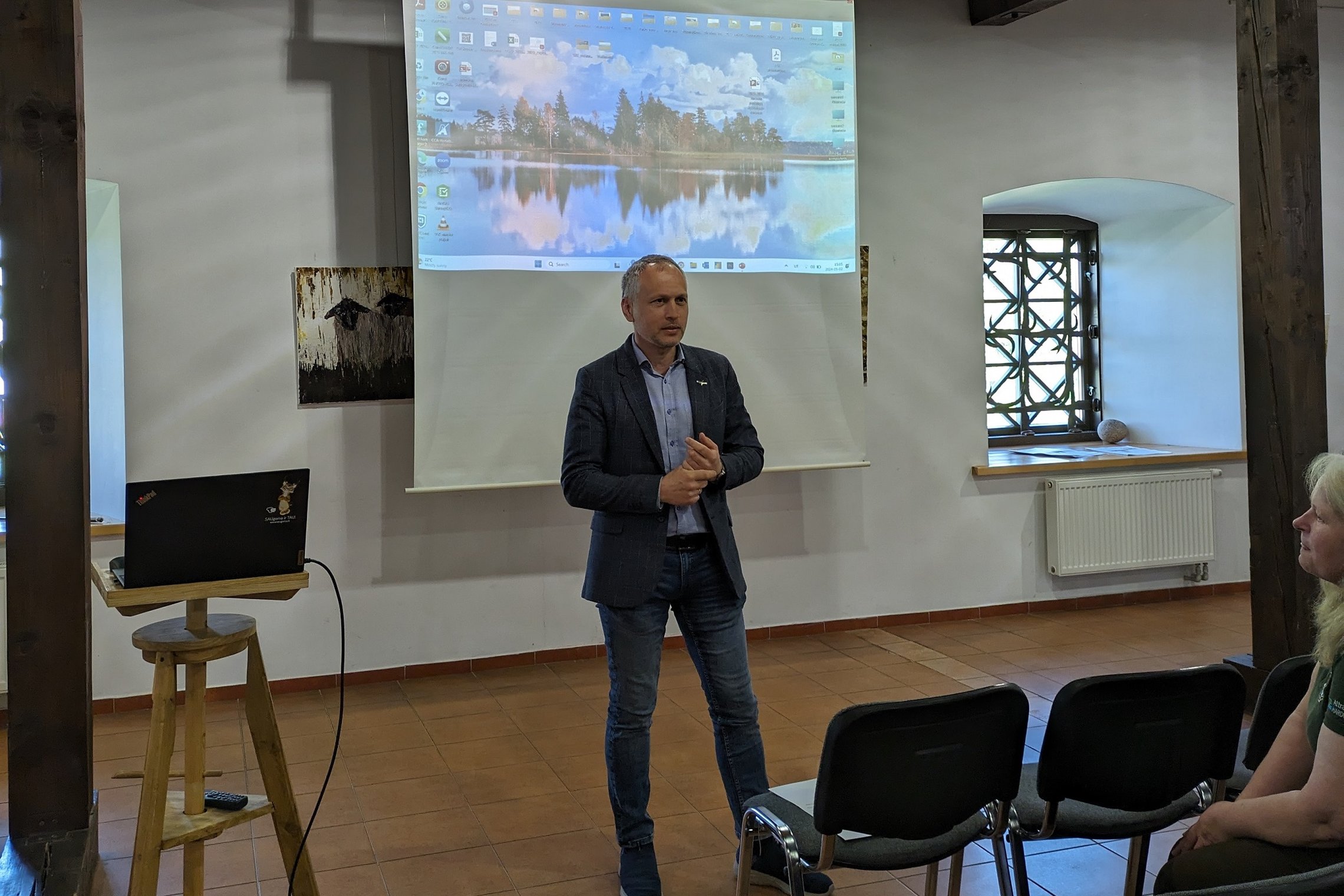 Renginio dalyviai klausosi pranešimo